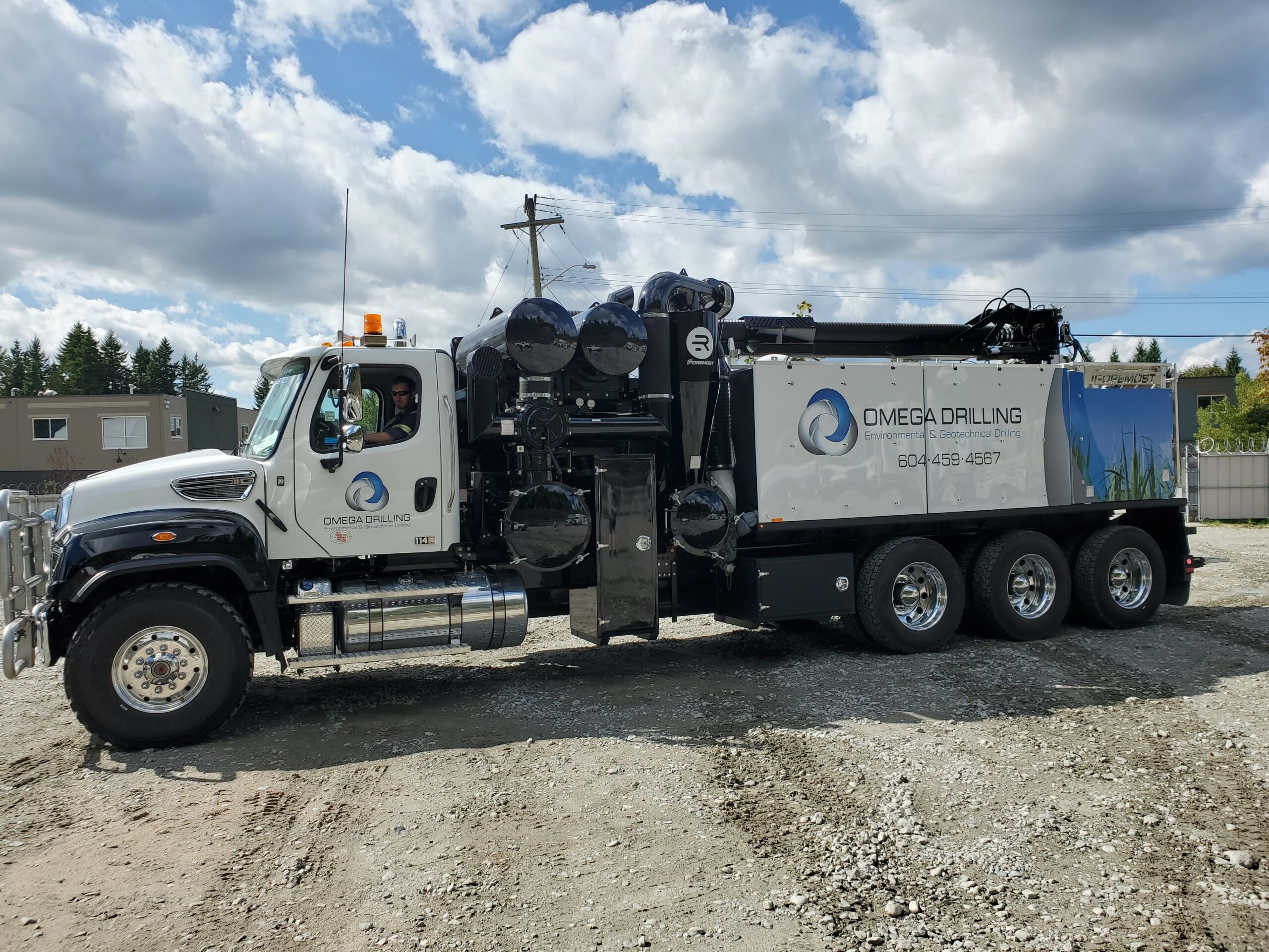 Hydrovac / Daylighting Omega Environmental Drilling Ltd.