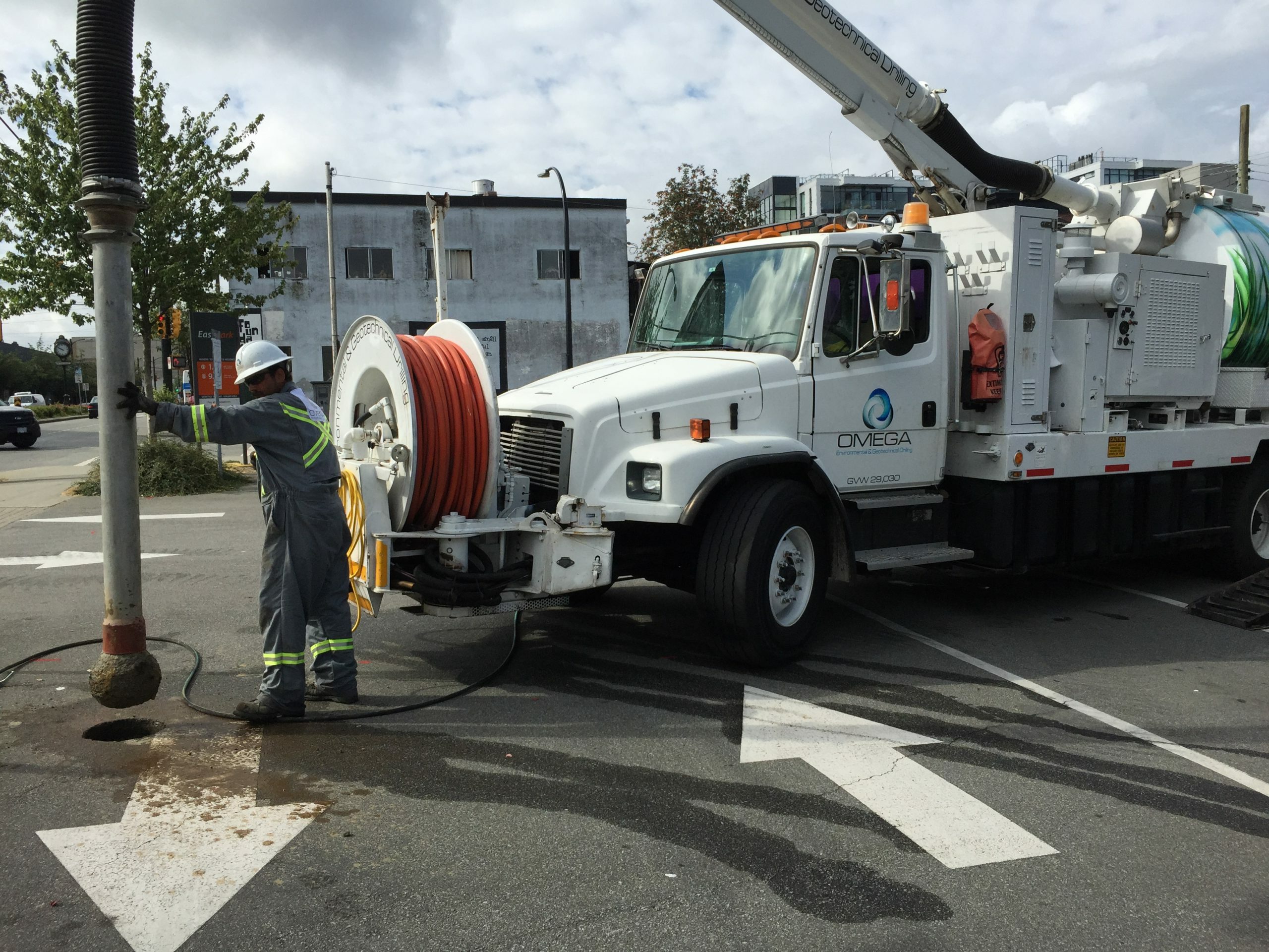 Hydrovac / Daylighting Omega Environmental Drilling Ltd.