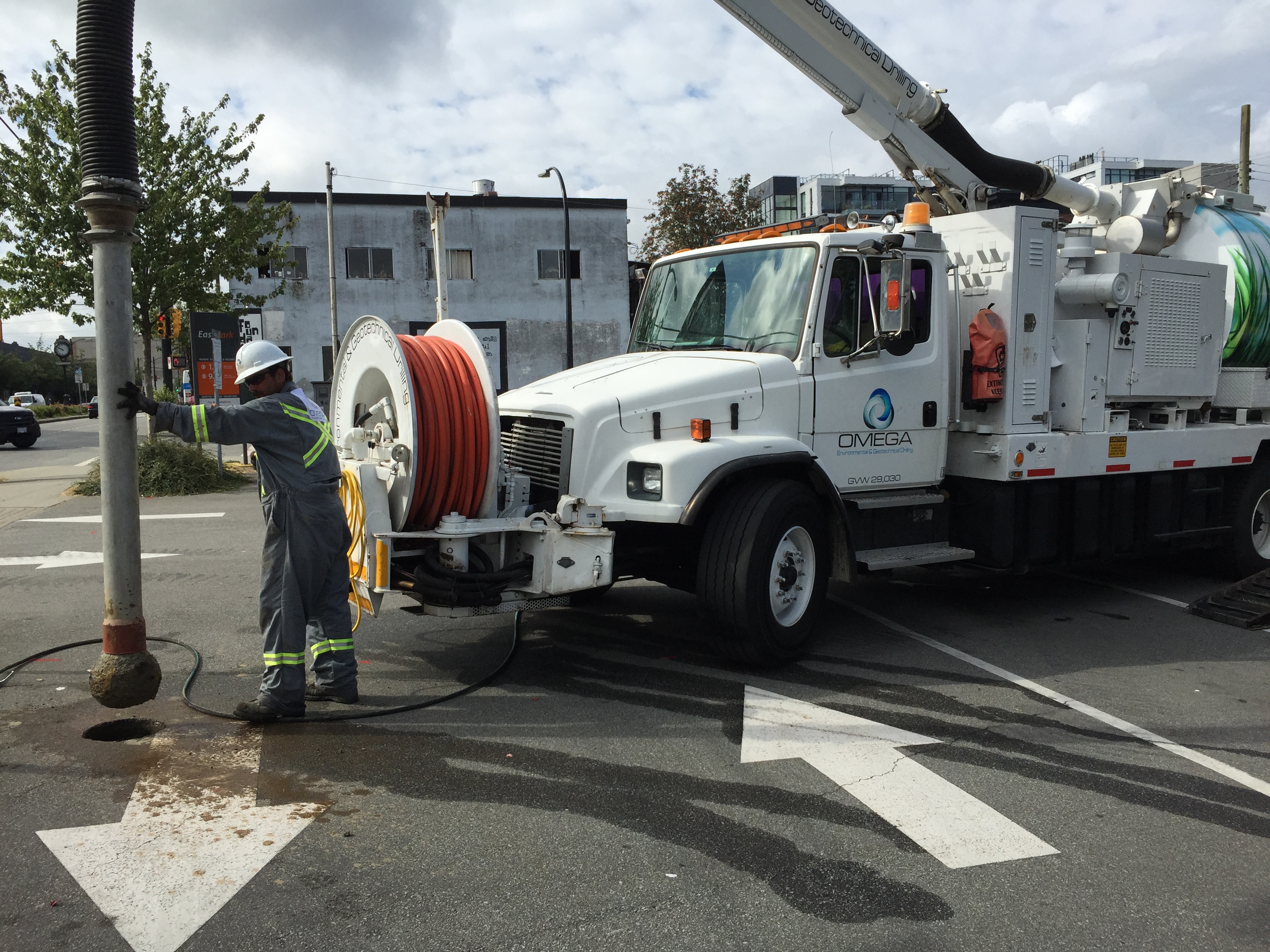 Hydrovac / Daylighting Omega Environmental Drilling Ltd.