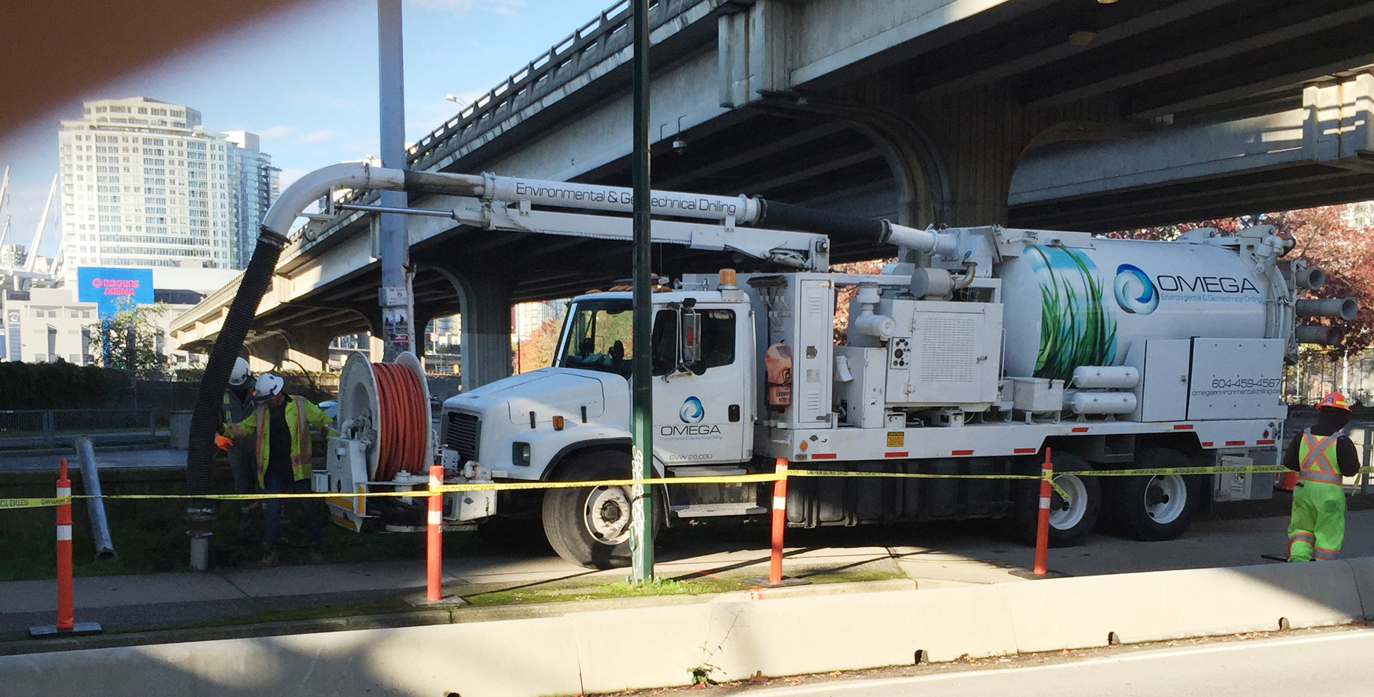 Hydrovac / Daylighting Omega Environmental Drilling Ltd.